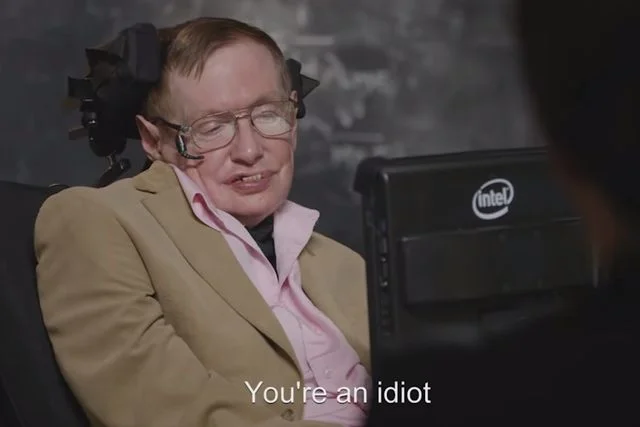 – Jesteś idiotą – Stephen Hawnking dobrze się podczas tego wywiadu bawił.