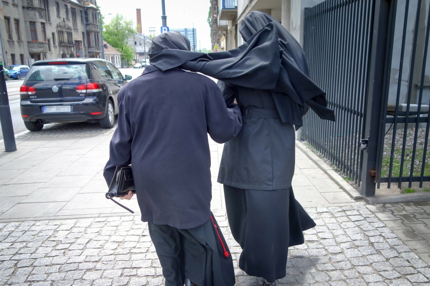 57-latka przebrana za zakonnicę prowadziła samochód pod wpływem alkoholu.