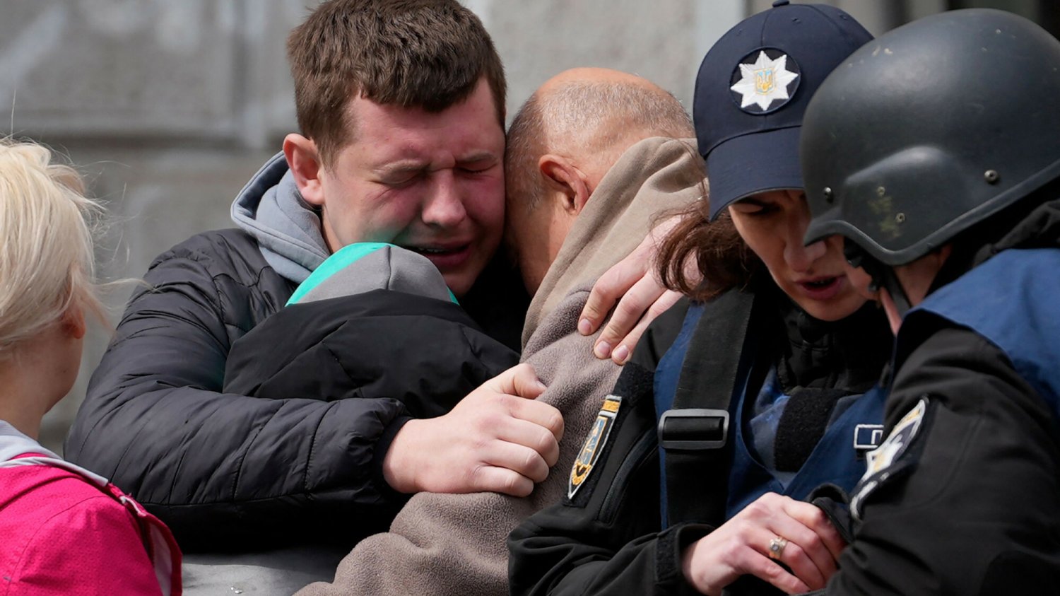 Rosjanie zaatakowali rakietami cywilów w ukraińskim mieście Sumy. Nie żyją 32 osoby, 84 są ranne. Rosjanie zaatakowali rakietami cywilów w ukraińskim mieście Sumy. Nie żyją 32 osoby, 84 są ranne.
