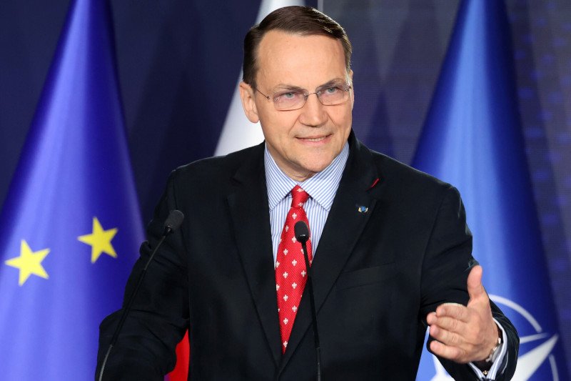 Radosław Sikorski żąda wyjaśnień po rozmowie Dudy z Ra'isim