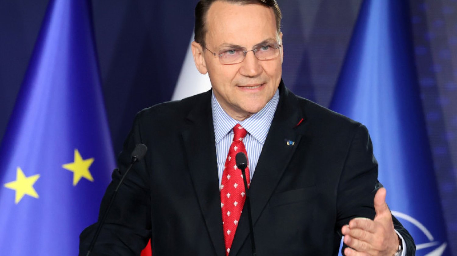 Radosław Sikorski żąda wyjaśnień po rozmowie Dudy z Ra'isim