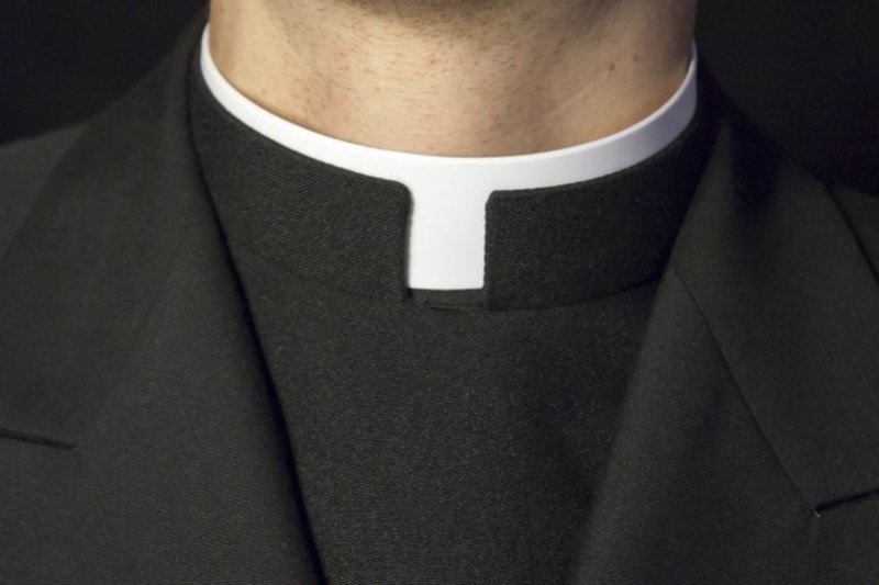 Proboszcz został zatrzymany po tym, jak jedna z matek oskarżyła go o molestowanie jej dziecka.