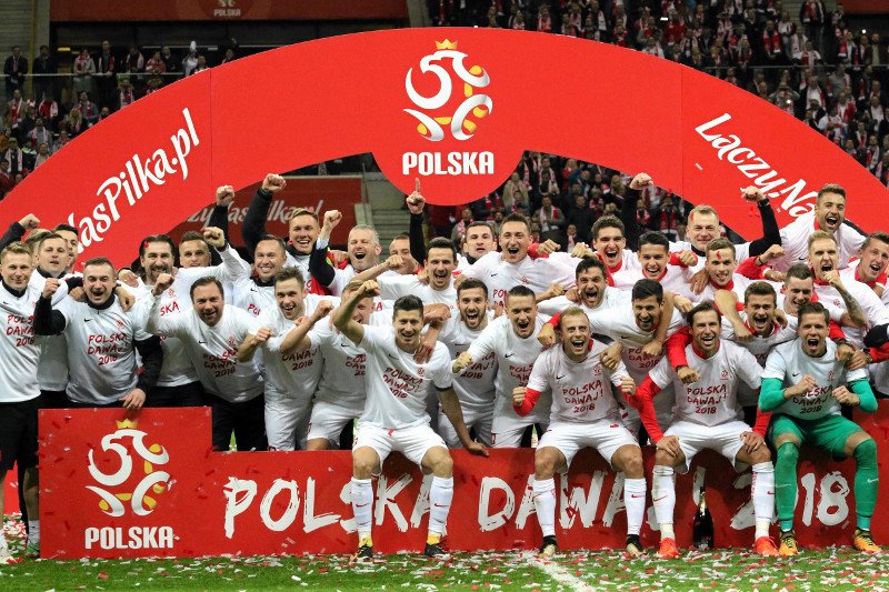 Już w czerwcu reprezentacja jedzie do Rosji na Mundial. Wcześniej "Tajemnice kadry" ujawnia Sebastian Staszewski w swojej książce.