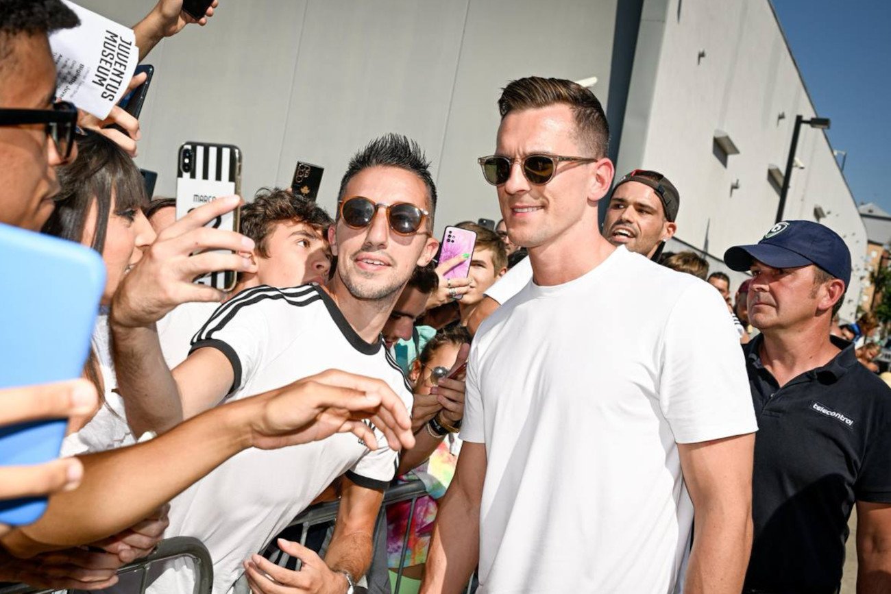 Arkadiusz Milik został w piątek oficjalnie potwierdzony, jako nowy piłkarz Juventusu Turyn.