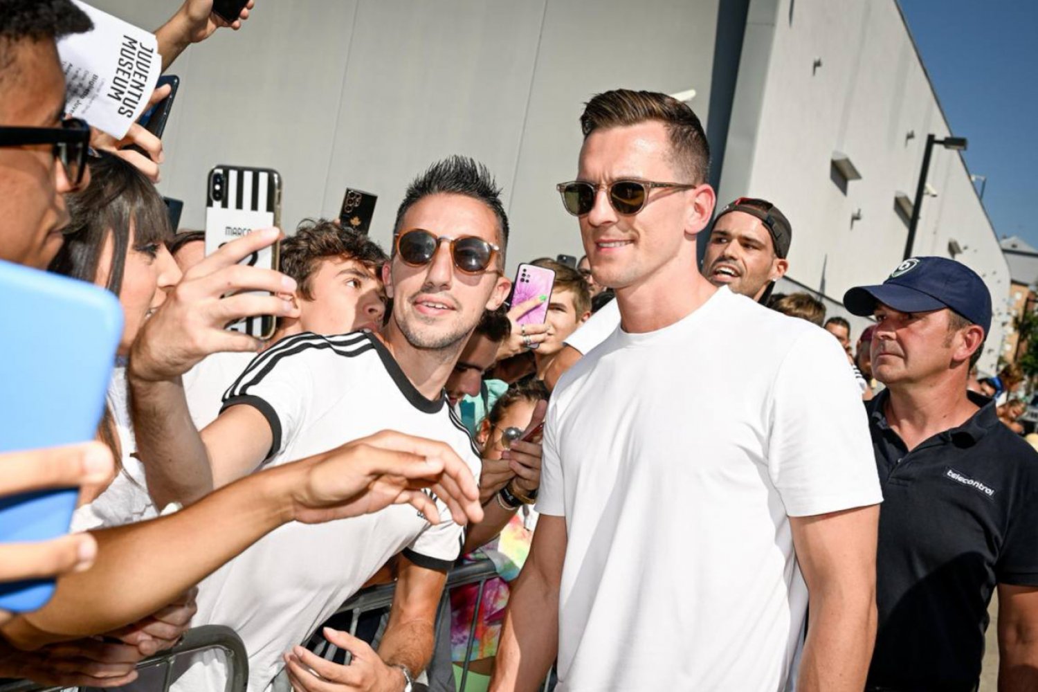Arkadiusz Milik został w piątek oficjalnie potwierdzony, jako nowy piłkarz Juventusu Turyn.