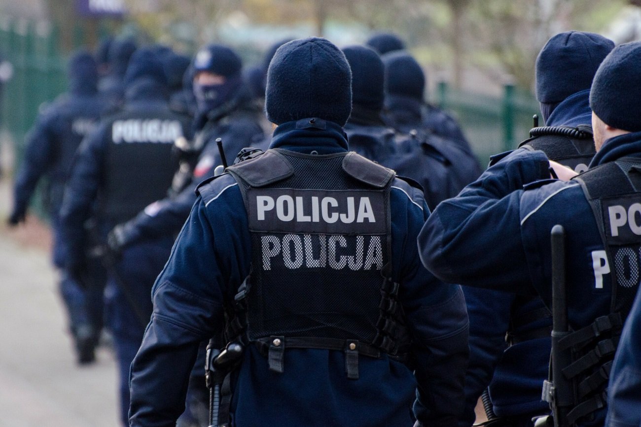 Policjanci mają uczyć się obsługi granatników. Wiceszef komisji obrony reaguje.