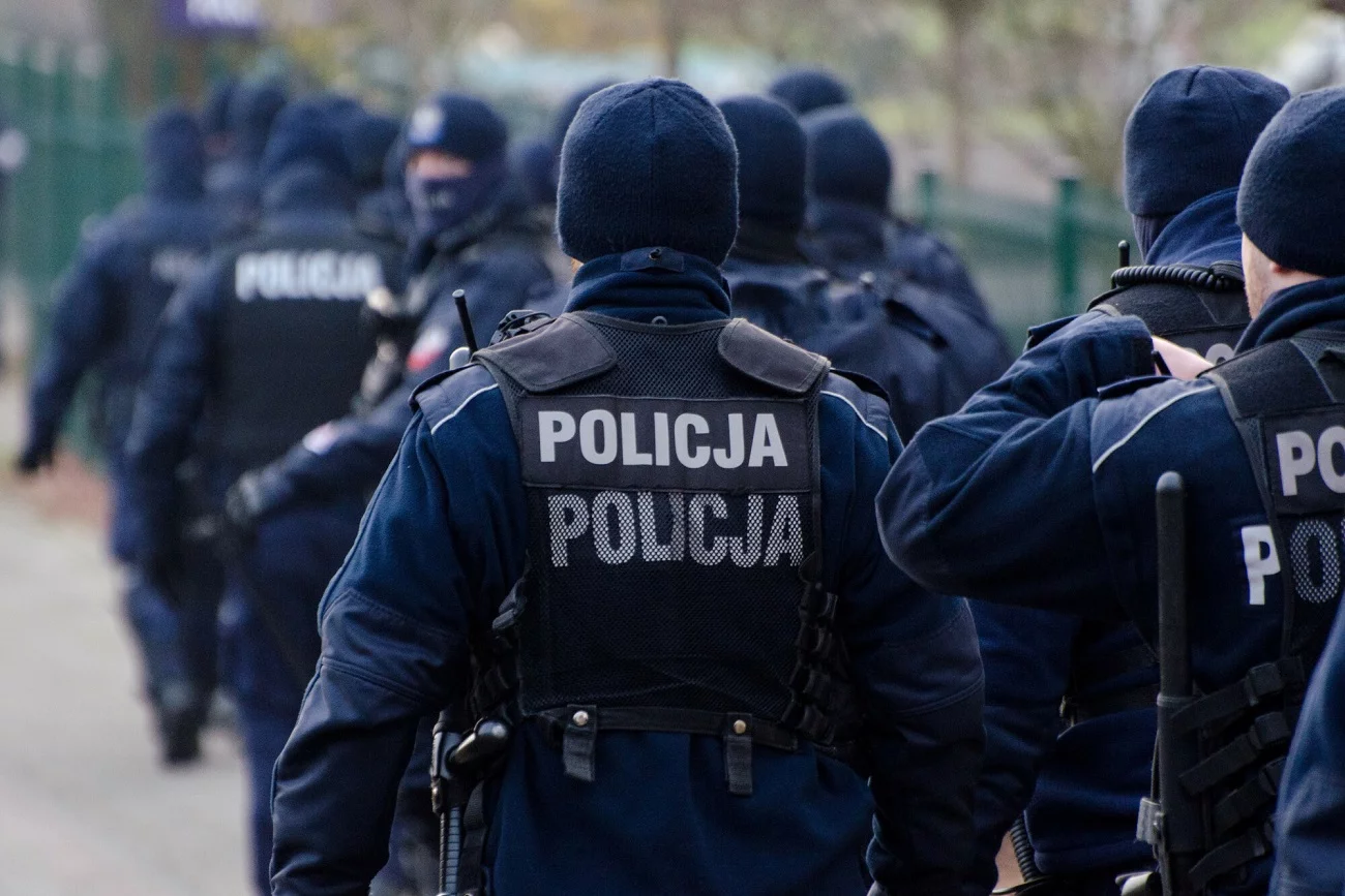 Policjanci mają uczyć się obsługi granatników. Wiceszef komisji obrony reaguje.
