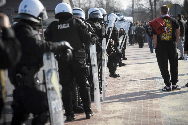 Kibole zablokowali drogę Warszawa-Katowice.