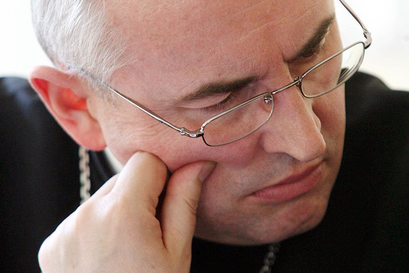 Czytelnicy naTemat różnie oceniają postawę bp. Piotra Jareckiego