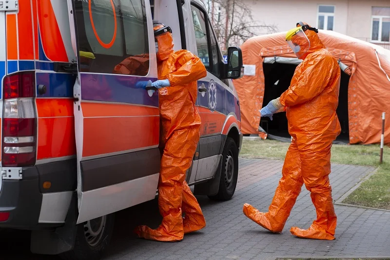 Kolejne przypadki zakażeń i zgonów z powodu koronawirusa w Polsce.