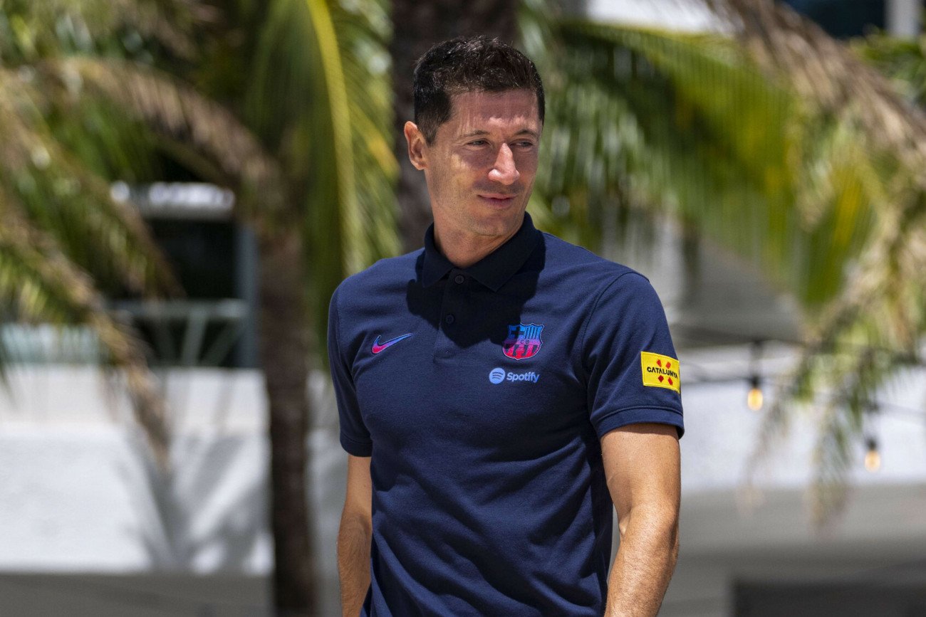Robert Lewandowski najwyraźniej coraz lepiej czuje się w swoim nowym klubie. FC Barcelona świetnie przyjęła Polaka.