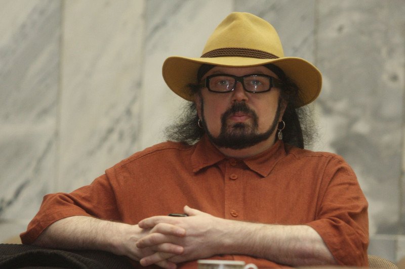 Zbigniew Hołdys na Twitterze apeluje do Polaków, by dorzucili się do zbiórki na Europejskie Centrum Solidarności, dzieło tragicznie zmarłego prezydenta Gdańska, Pawła Adamowicza.