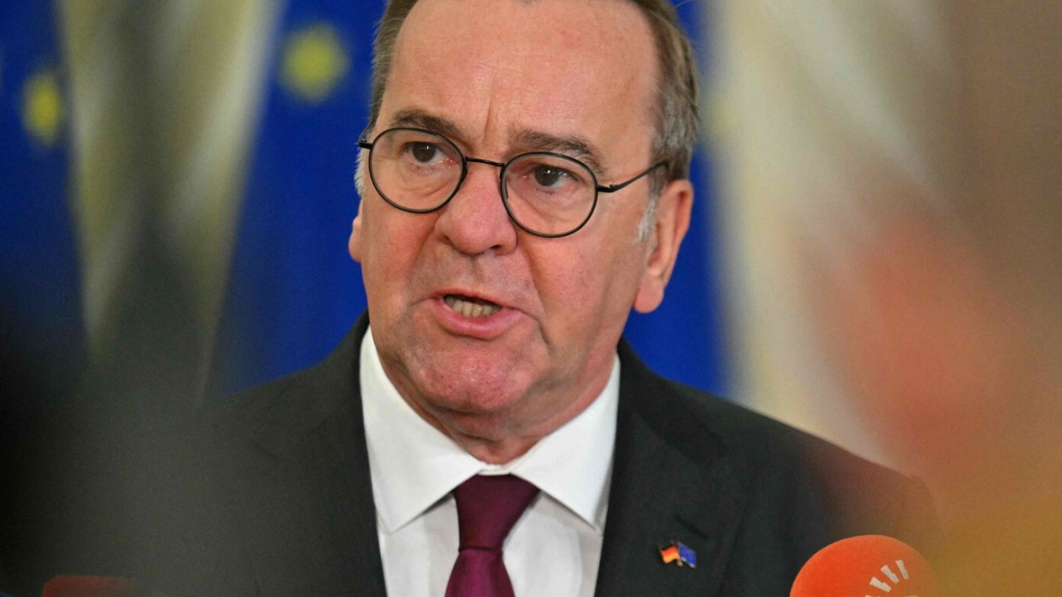 Minister obrony Niemiec: Putin prowadzi jakąś grę