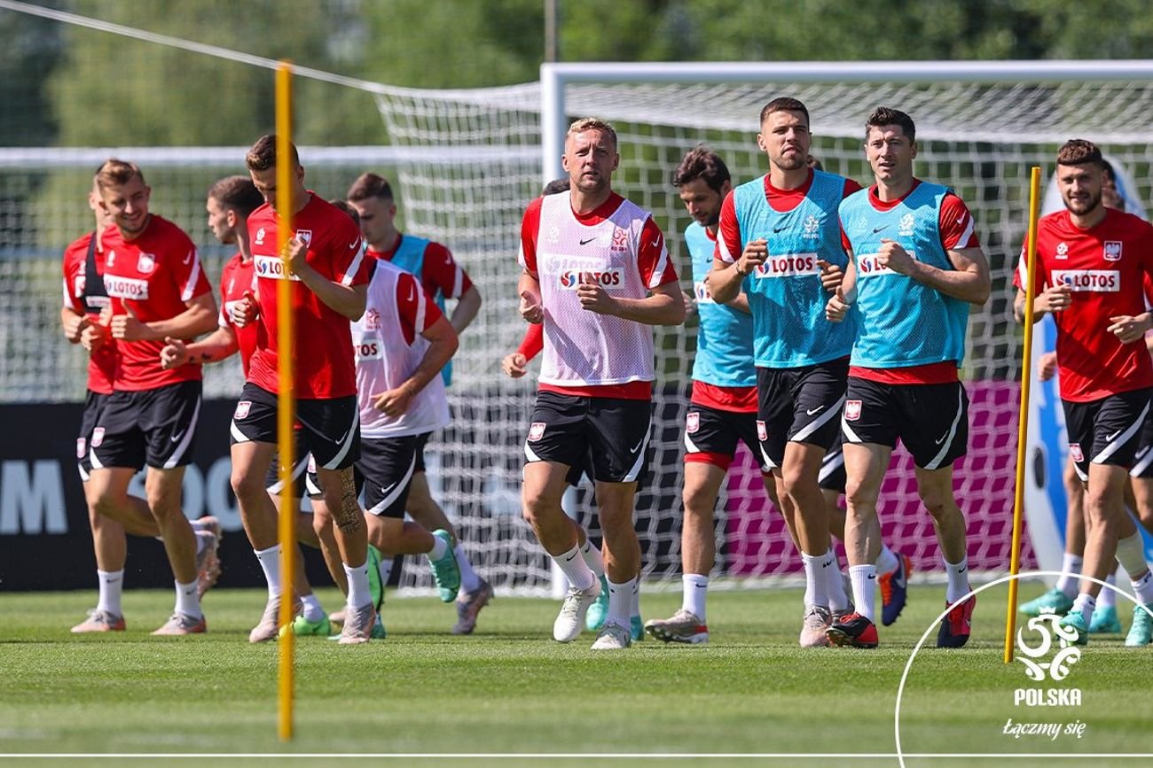 W piątek kadra trenowała w komplecie, ale już w sobotę bez Dawida Kownackiego
