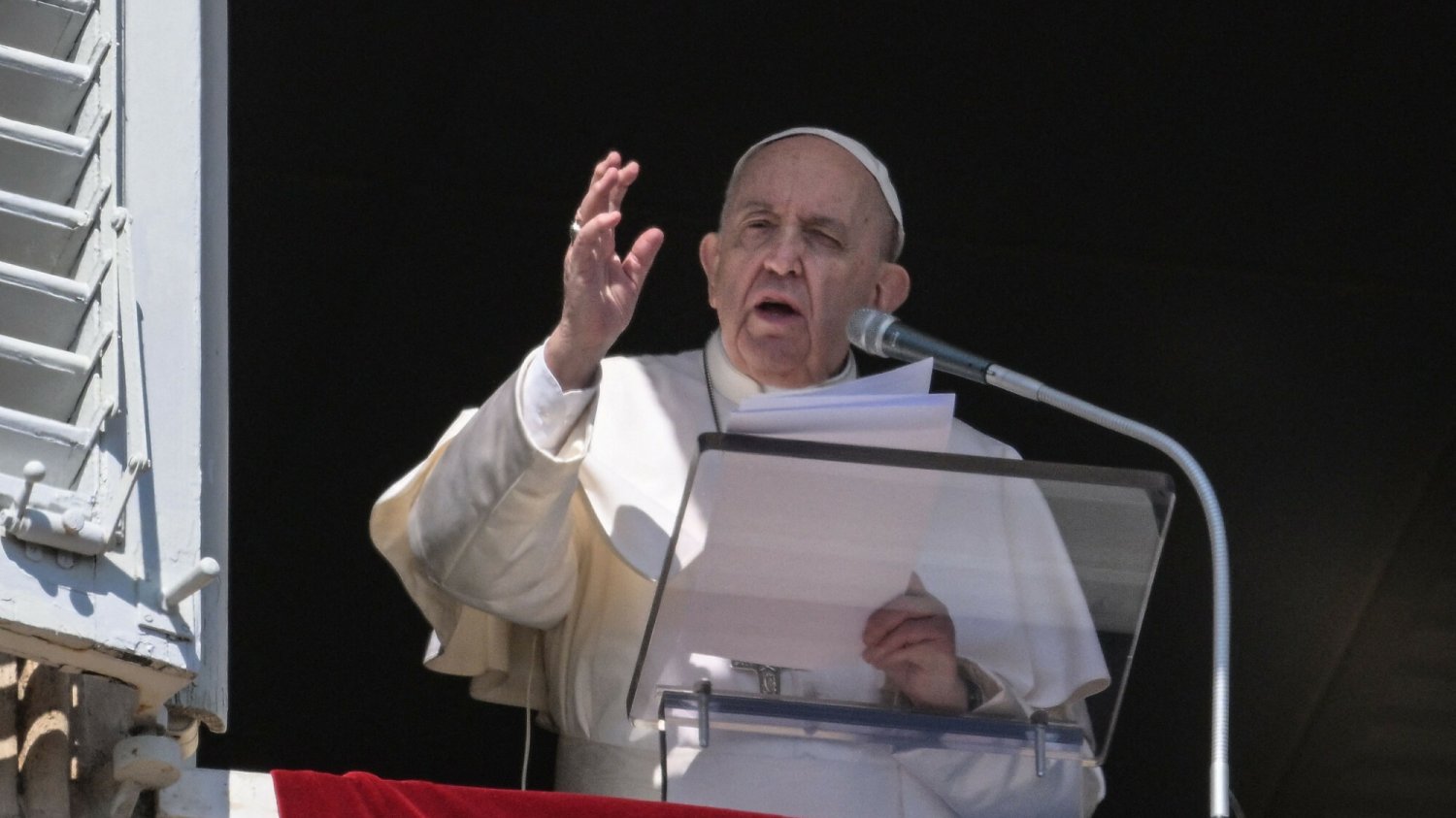 Papież bardzo nalega na spotkanie z Putinem. Kard. Paroli wytłumaczył, co Franciszek chce osiągnąć.