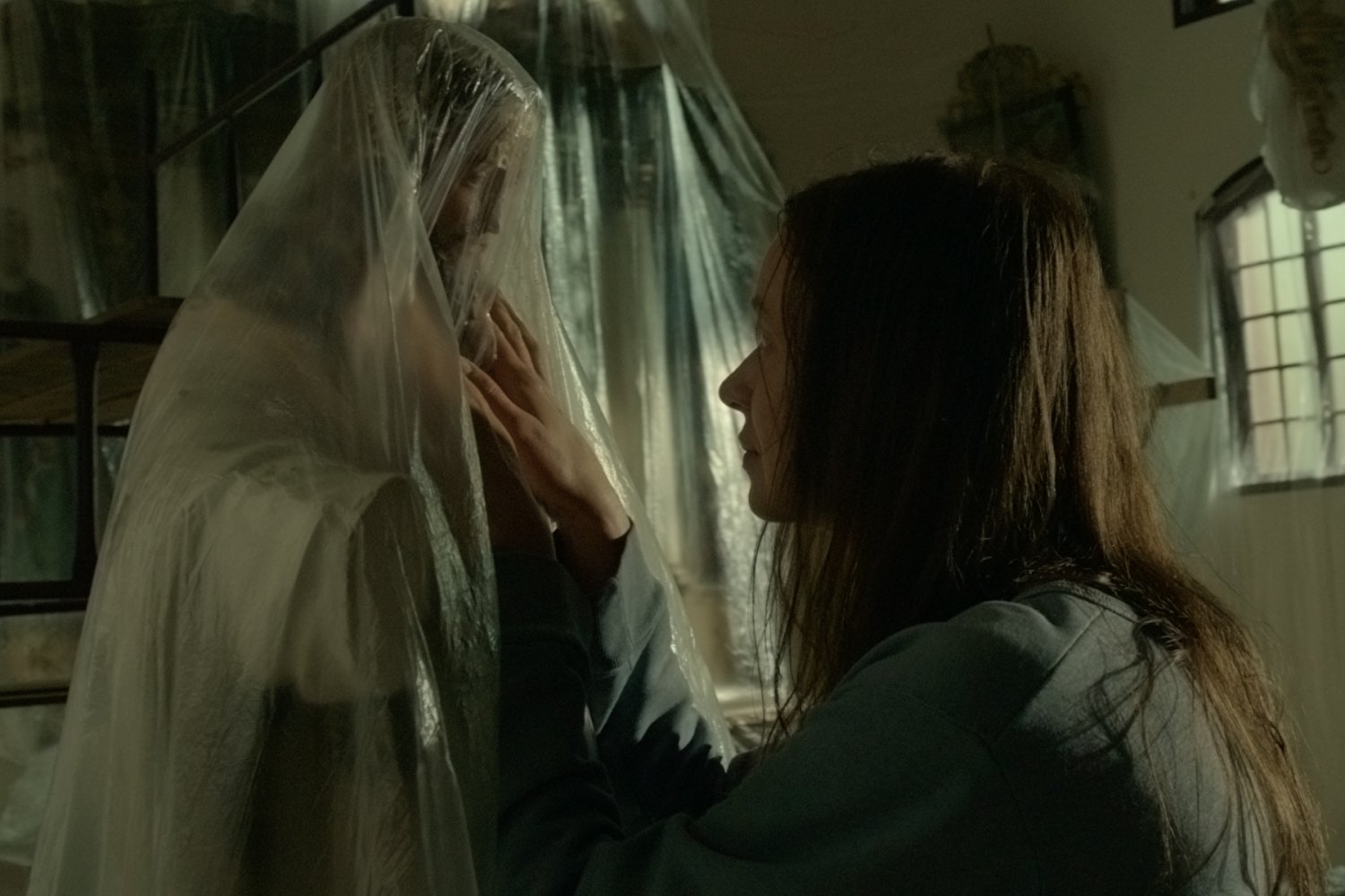 Debiut Jagody Szelc to pełnoprawny horror z pierwszą komunią świętą w tle