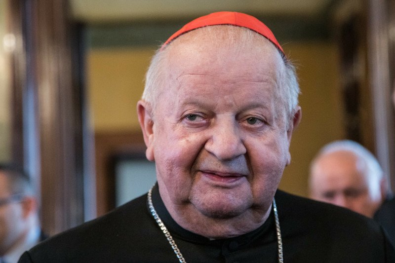 Stolica Apostolska stwierdziła, że działalność kard. Dziwisza, gdy pełnił funkcję metropolity krakowskiego, była prawidłowa. Duchowny wyraził wdzięczność za "sprawiedliwe osądzenie".