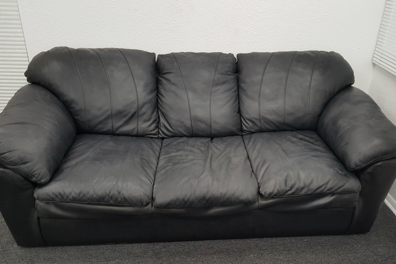 Typowa kanapa castingowa – bez pieprznych skojarzeń prosimy