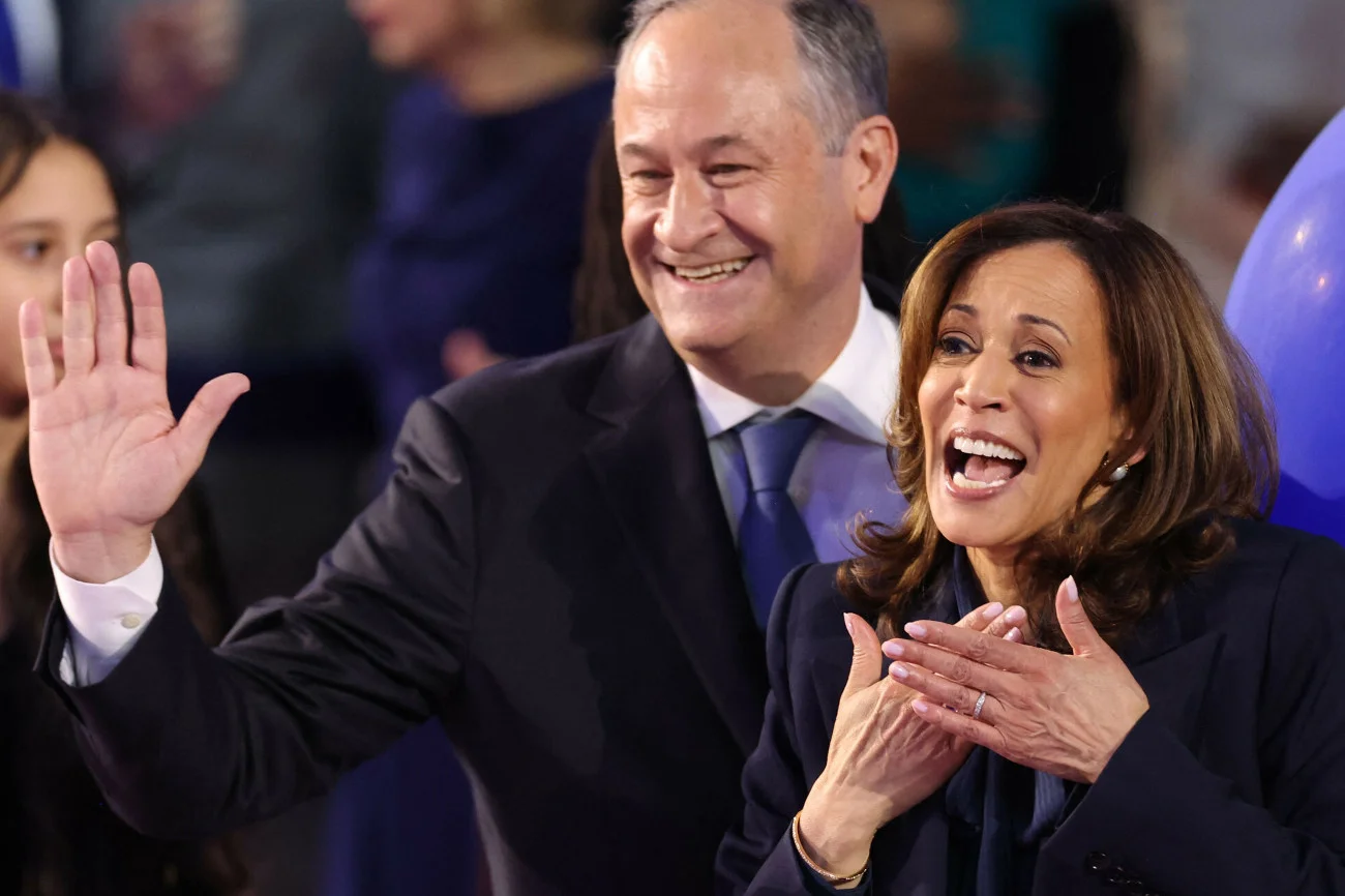 Rodzina Douglasa Emhoffa, męża Kamali Harris, pochodzi z Gorlic w Małopolsce. Douglas Emhoff i Kamala Harris.