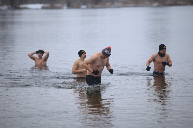 Poznań: 17-tek zasłabł po morsowaniu. Skutki nieodpowiedniego przygotowania.