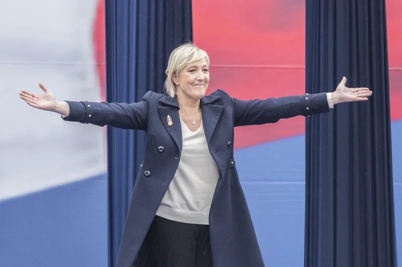 Skrajna prawica zyskuje coraz większe poparcie we Francji.