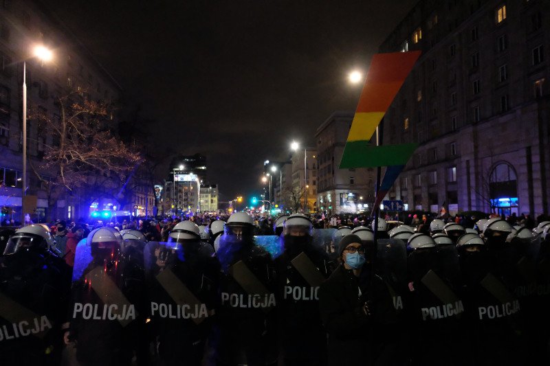 Mamy stanowisko PW ws. wtargnięcia na jej teren policji podczas sobotniego protestu kobiet.