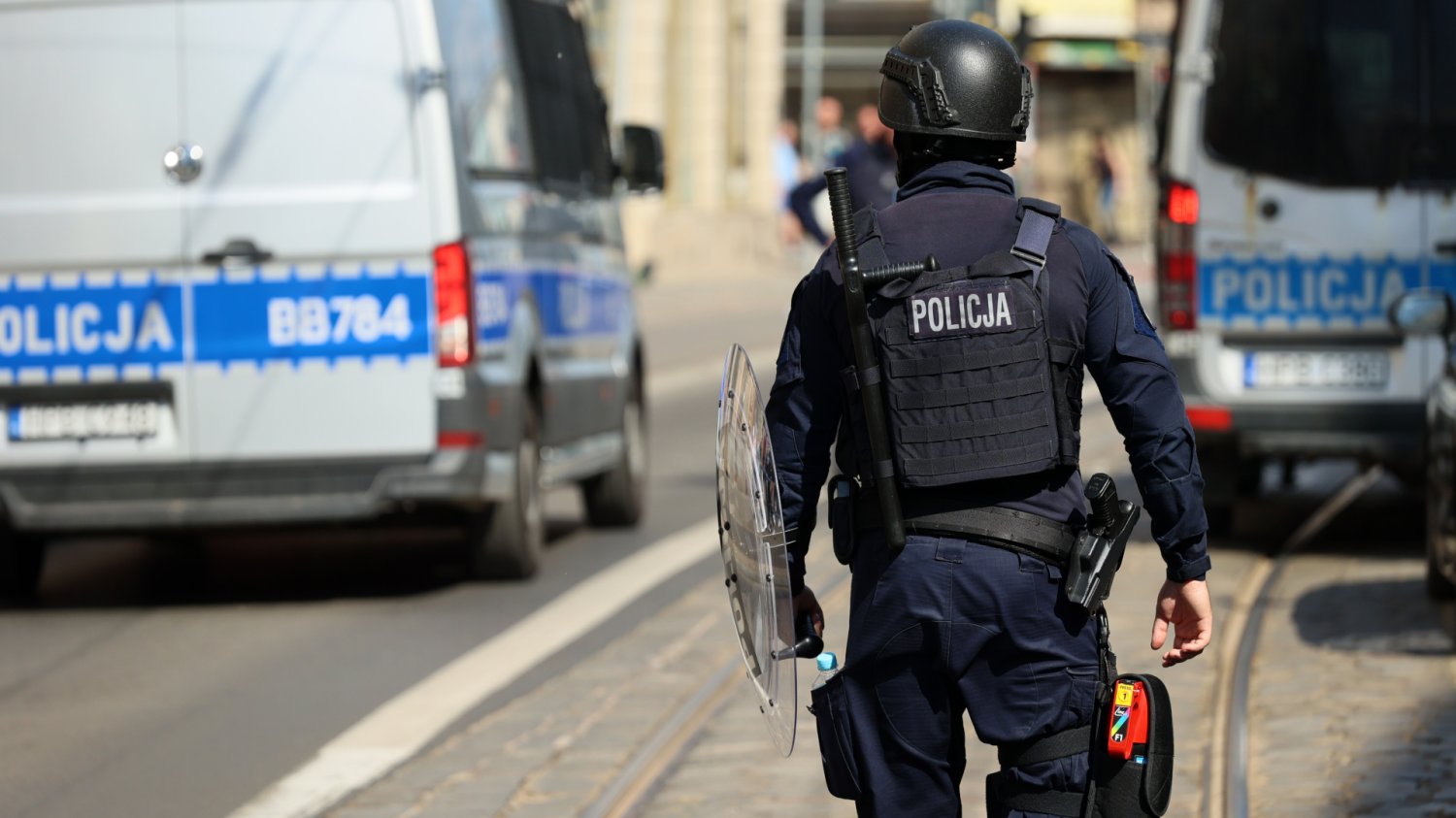 Obława policji na Targówku. Co tam się stało? Dwa ciała na Targówku. W pokoju zabarykadował się mężczyzna