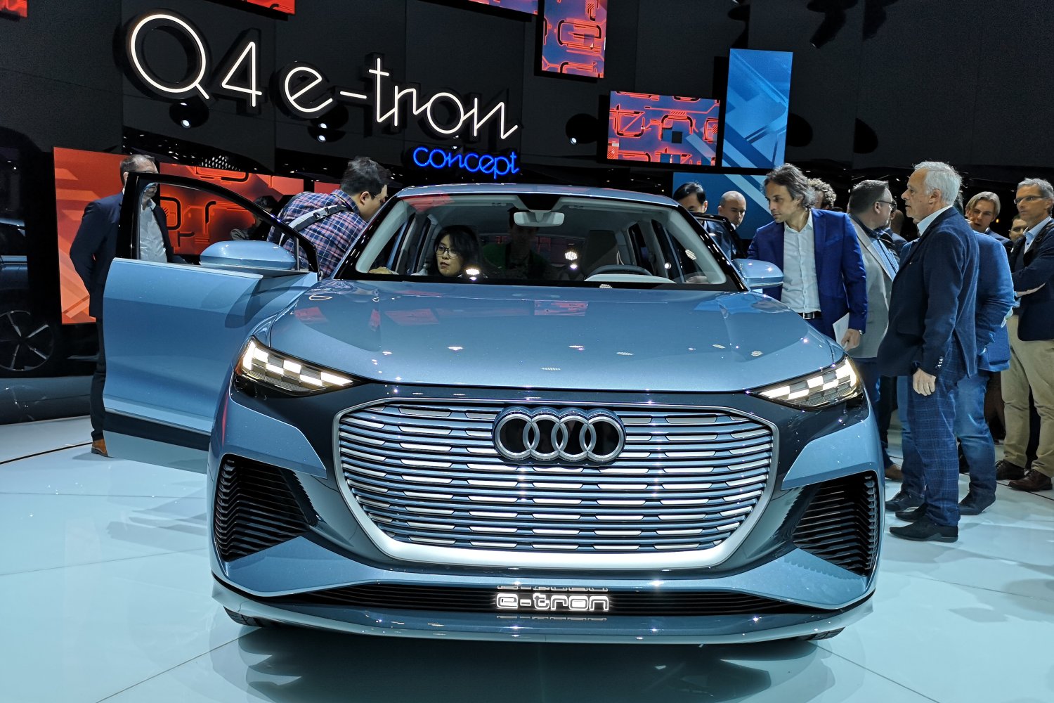 To na razie koncept Q4 e-tron, które w wersji produkcyjnej pojawi się pod koniec 2020 roku.