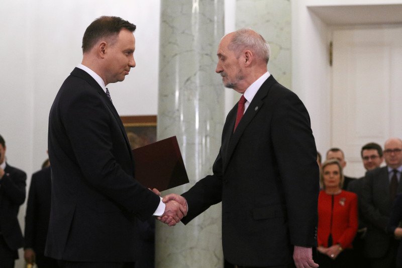 Wykresy pokazujące wzrost facebookowych fanów mówią wszystko o tym co w elektoracie PiS dzieje się po rekonstrukcji rządu.