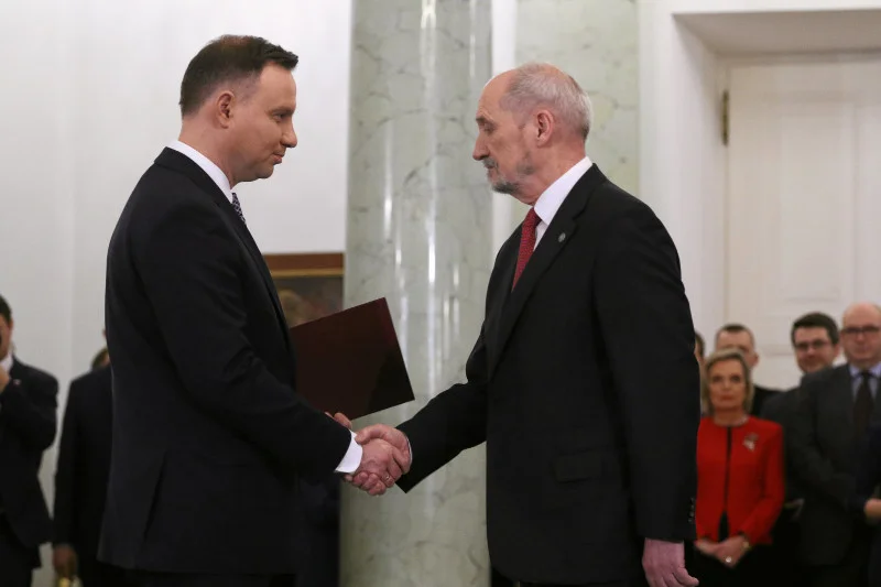 Wykresy pokazujące wzrost facebookowych fanów mówią wszystko o tym co w elektoracie PiS dzieje się po rekonstrukcji rządu.