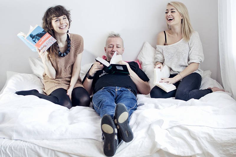 Jeden z plakatów kampanii "Nie czytasz – nie idę z Tobą do łóżka"