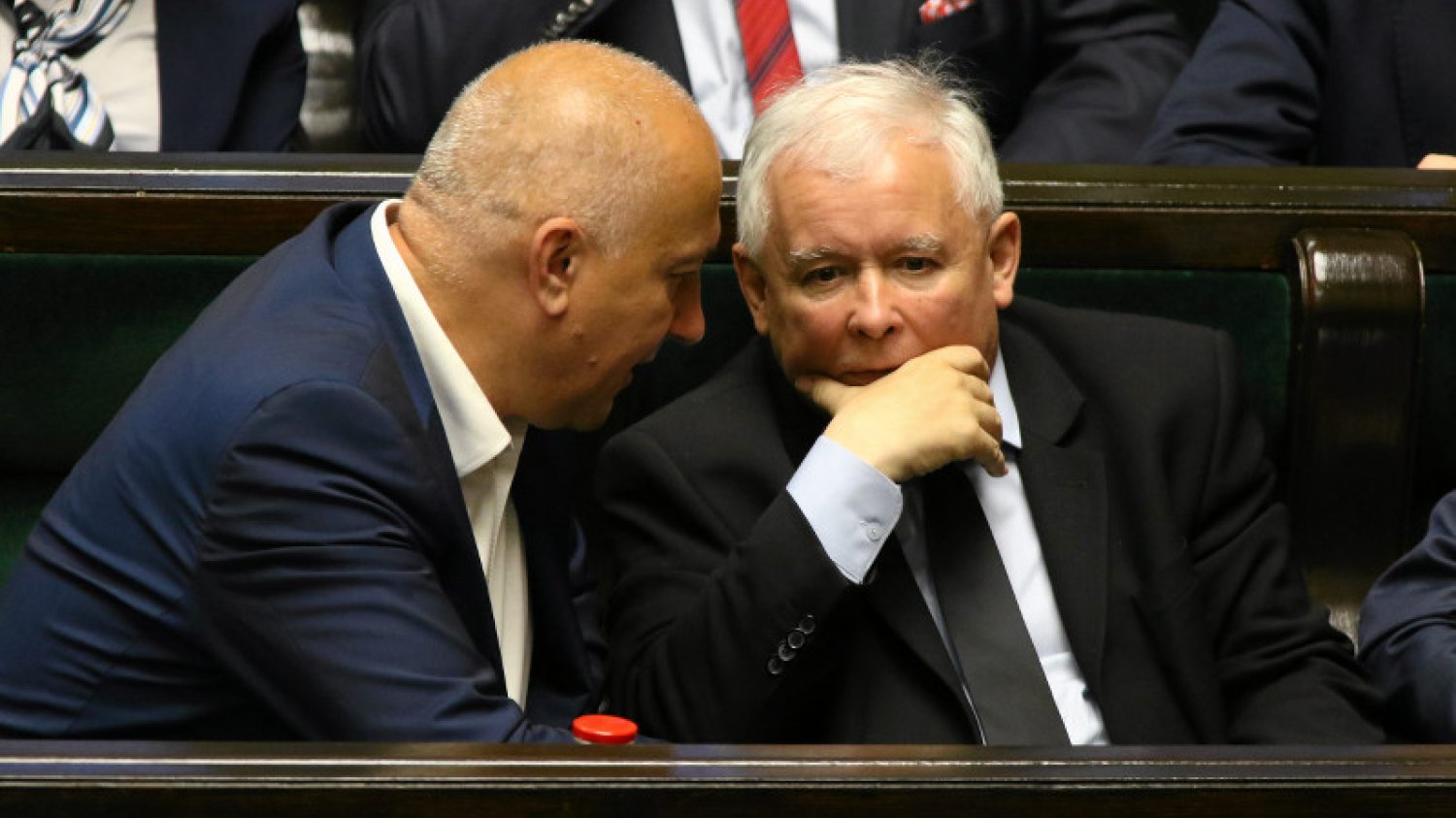 Joachim Brudziński i Jarosław Kaczyński podczas wieczornego bloku glosowań