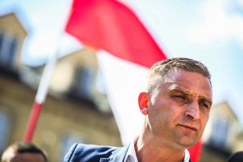 Robert Bąkiewicz może liczyć na przychylność instytucji zarządzanych przez PiS