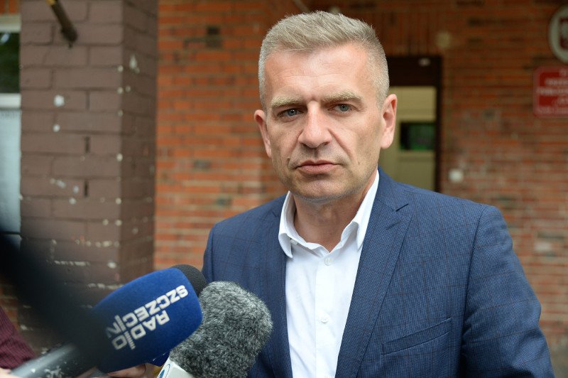 Bartosz Arłukowicz zapowiada kroki prawne wobec Radia Szczecin za sugestię, że jest przestępcą.