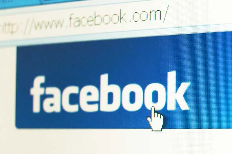 Internauci zarzucają Facebookowi, że zbyt słabo dba o prywatność swoich użytkowników.