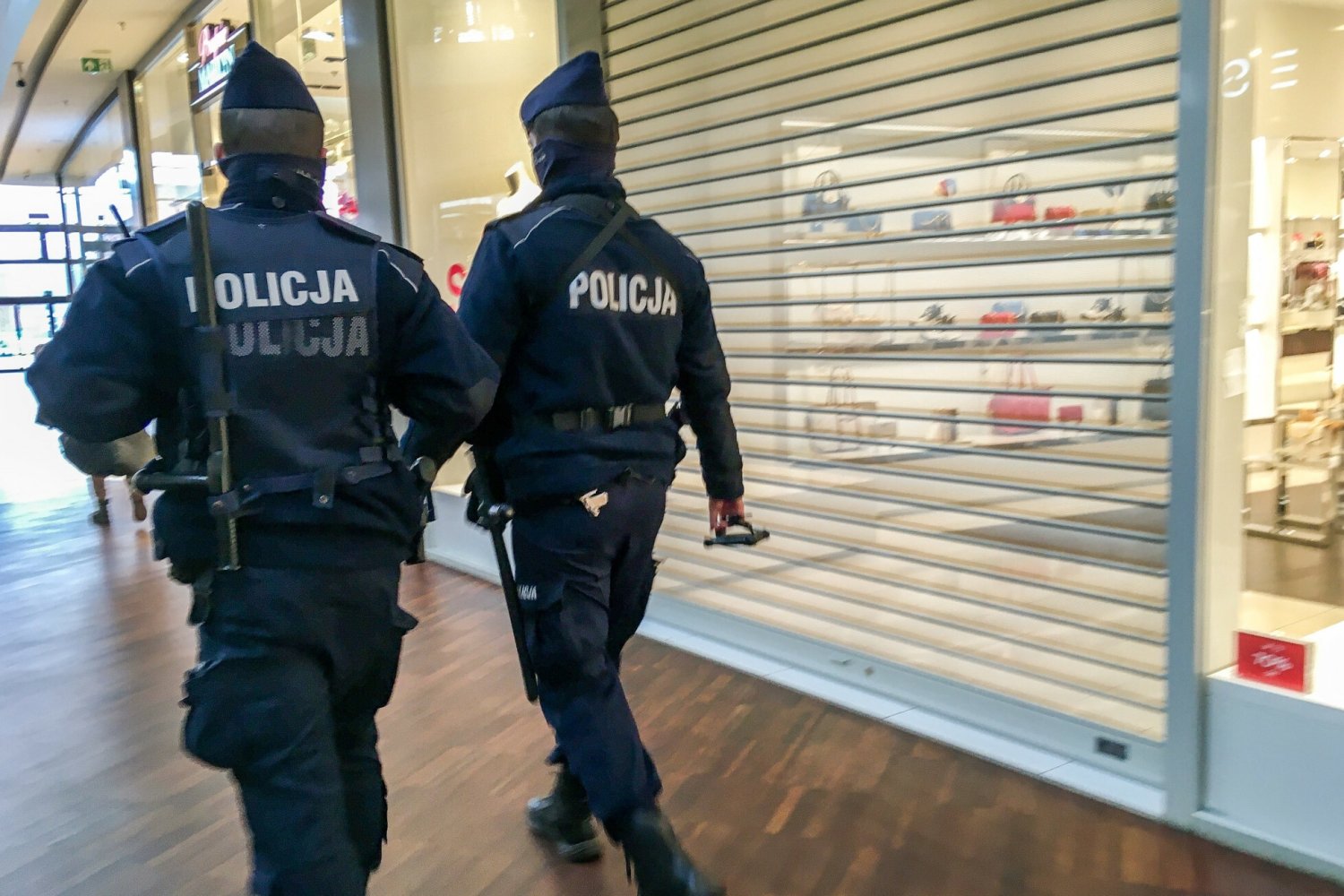 Policjant Waldemar S. fotografował z ukrycia kobiety m.in. w marketach.