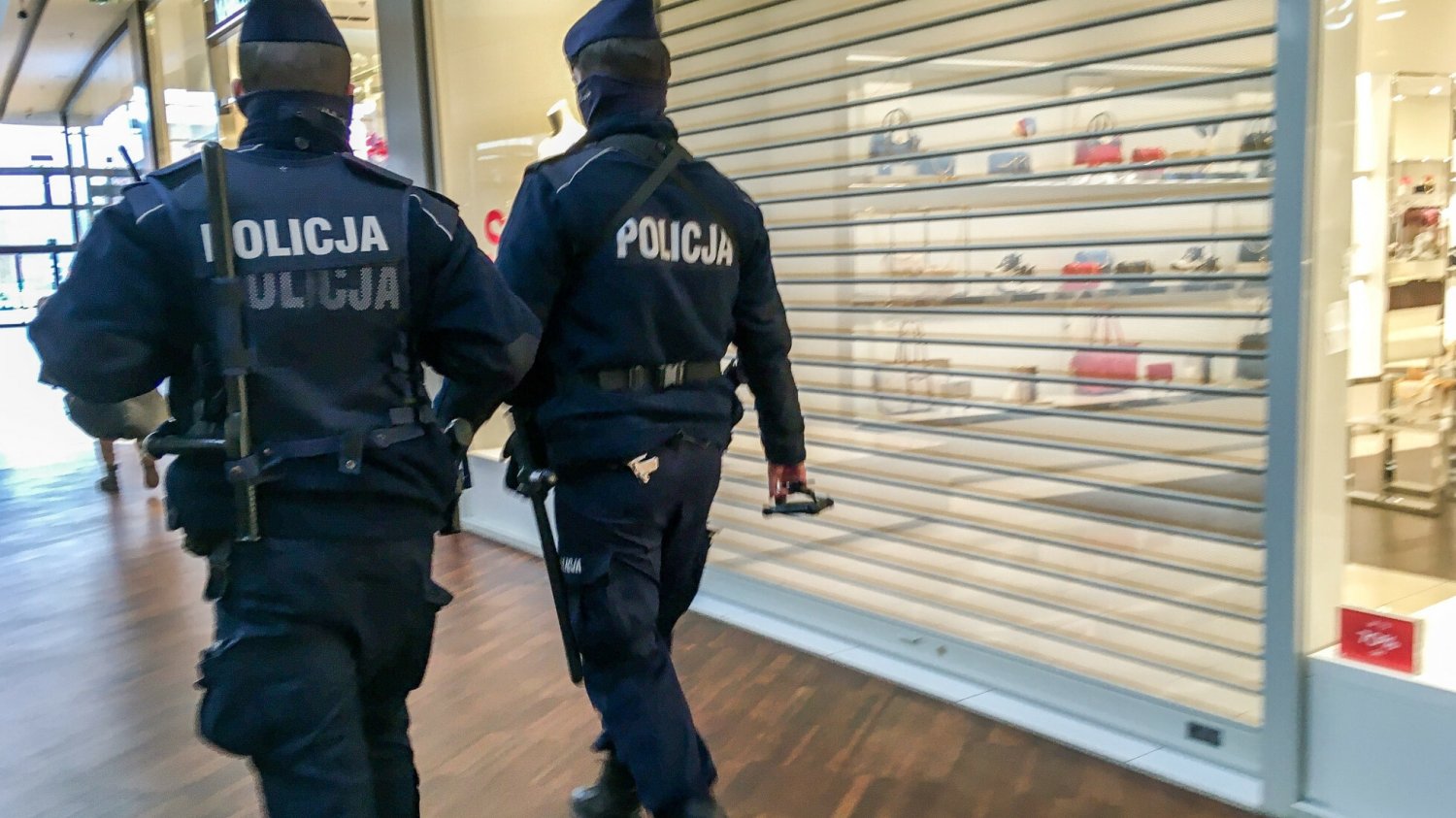 Policjant Waldemar S. fotografował z ukrycia kobiety m.in. w marketach.