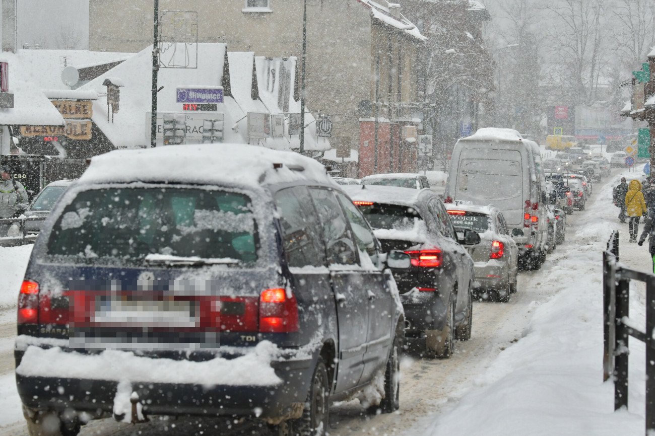 Nowe mandaty za nieodśnieżony samochód. Nawet 3000 zł