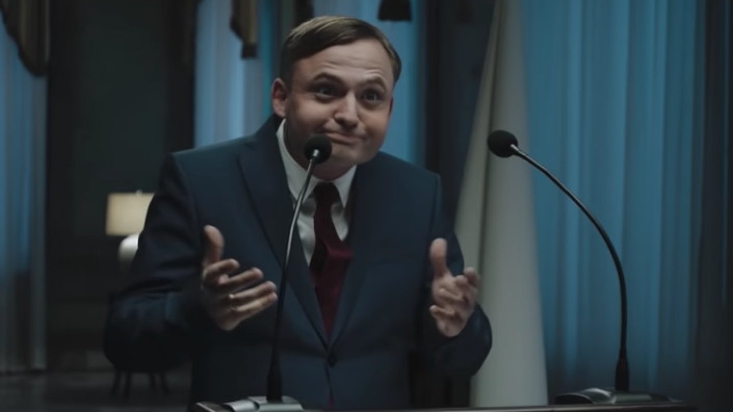 Aktor wcielający się w Andrzeja Dudę doskonale go parodiuje.