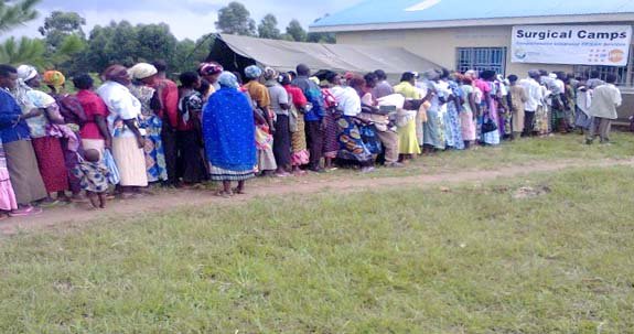 Kobiety oczekujące na poradę ginekologiczną i planowania rodziny oraz środki antykoncepcyjne. Uganda, 2012