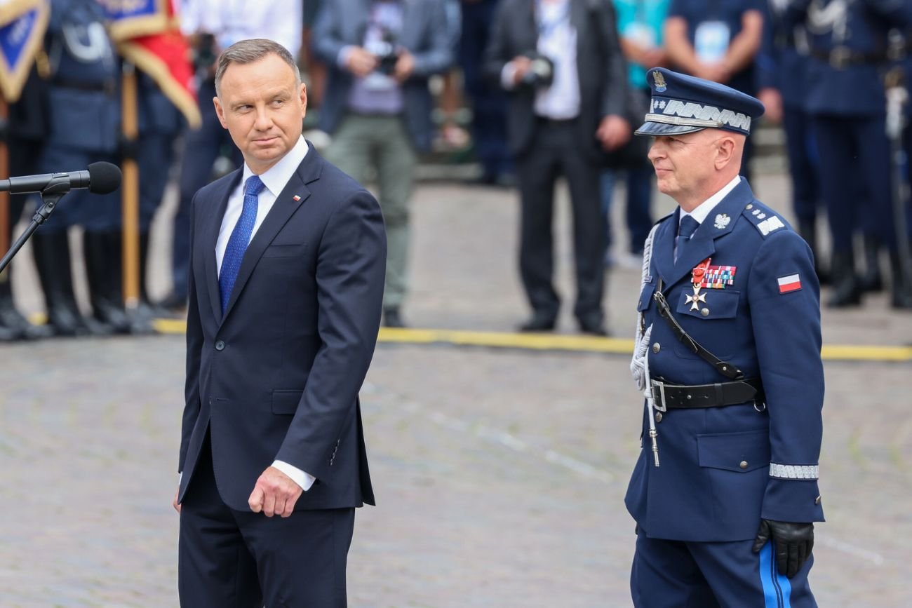 Prezydent Andrzej Duda i były komendant główny policji Jarosław Szymczyk