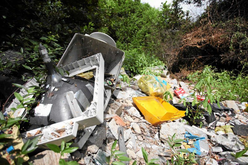 Środowisko zatrute, pieniądze stracone. Od roku Polska traci miliony przez brak nowych przepisów o elektrośmieciach