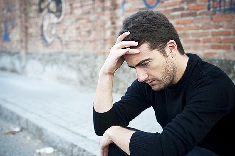 [url=http://www.shutterstock.com/pl/pic-86842564/stock-photo-portrait-of-a-lonely-man-in-a-urban-street-feeling-sad.html?src=u7bLsBQ-9lEW31NQn0wFKg-1-26]Trzydziestolatek[/url] mieszkający z rodzicami to na pewno darmozjad?