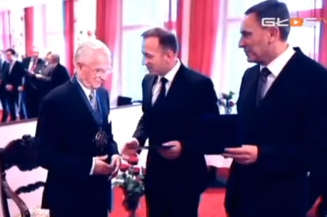 Od Towarzystwa im. Hipolita Cegielskiego otrzymał złoty medal Labor Omnia Vincit, czyli praca wszystko zwycięża, przyznawany za pracę społeczną i twórcze wdrażanie w życie idei pracy organicznej