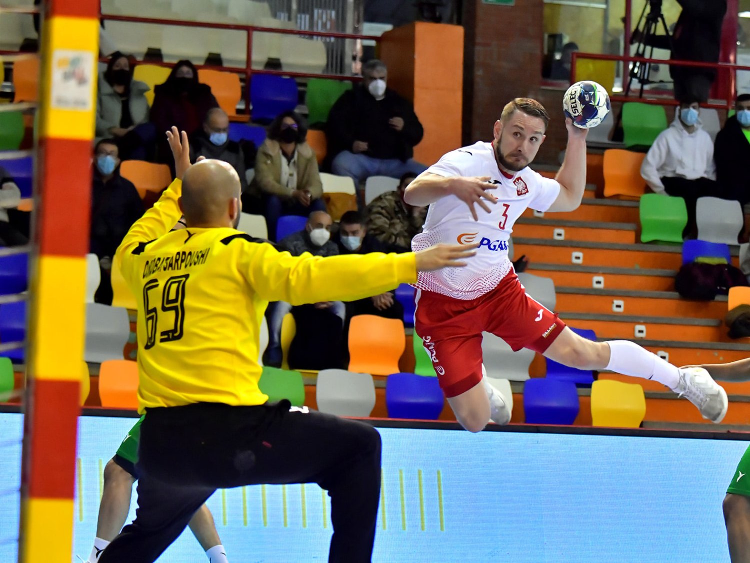 Biało-Czerwoni już w piątek rozpoczynają rywalizację w ME, niestety koronawirus uderzył w naszą kadrę