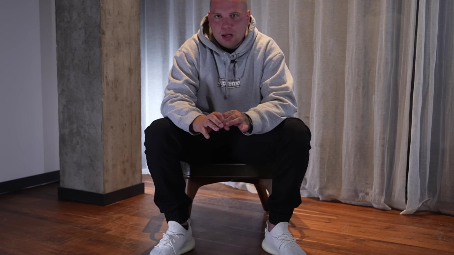 Budda o szantażowaniu.