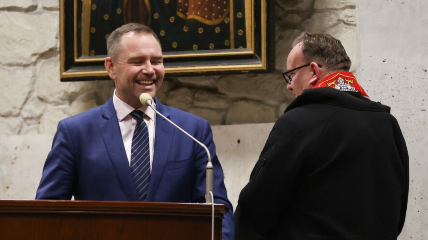 To nie koniec afery z Nawrockim na Jasnej Górze. Ta reakcja księdza szokuje. Ciąg dalszy skandalu z Nawrockim na Jasnej Górze. Uwagę zwróciło to zachowanie duchownego.