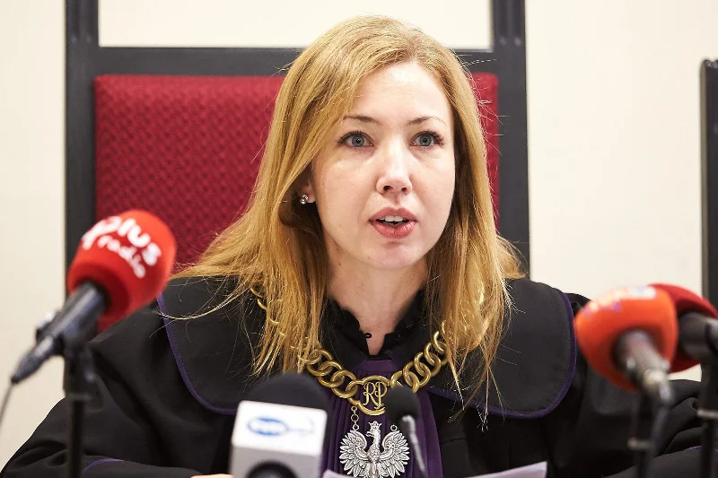 Sędzia Magdalena El-Hagin podczas ogłoszenia wyroku ws . naruszenia dóbr osobistych  w procesie Lecha Wałęsy przeciwko Krzysztofowi Wyszkowskiemu