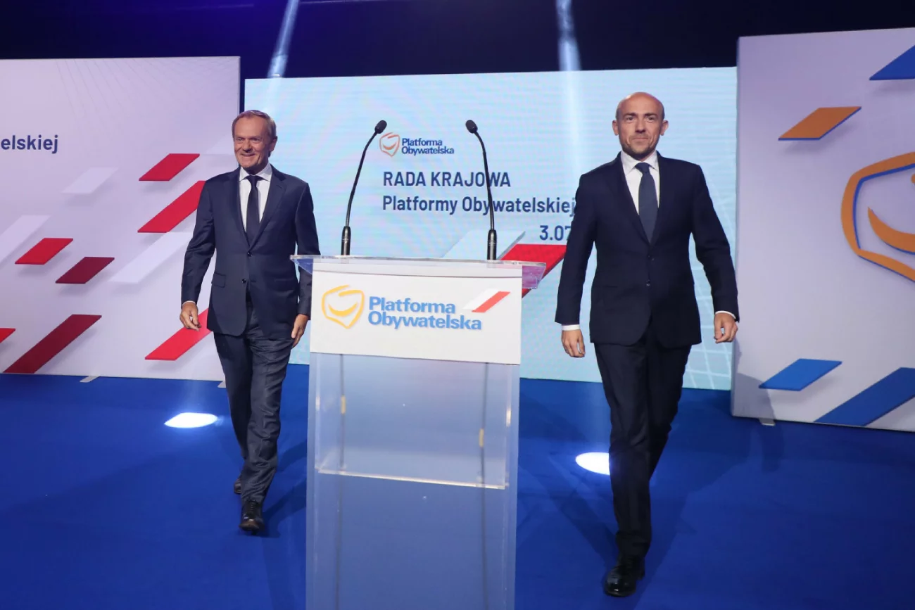 Donald Tusk i Borys Budka podczas Rady Krajowej PO.