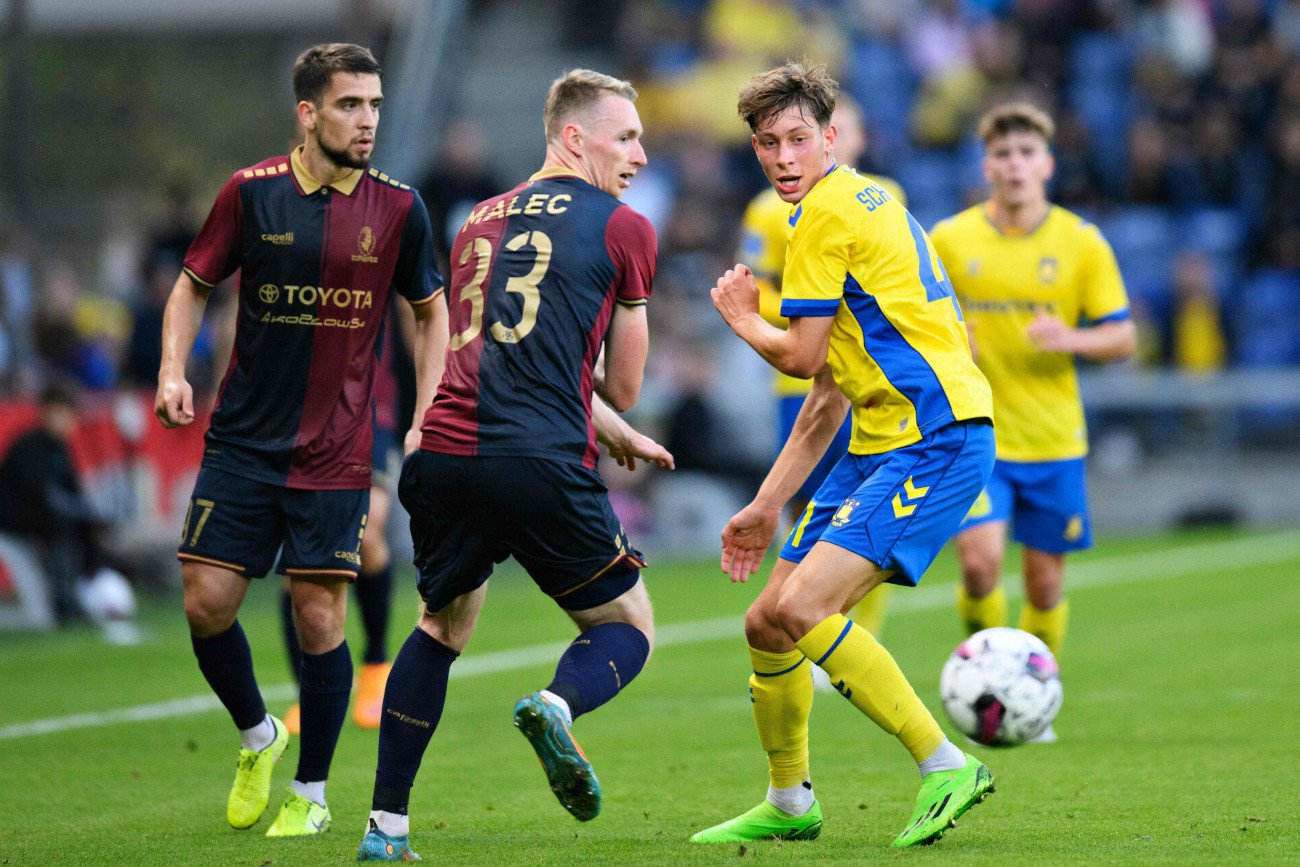 Piłkarze Pogoni Szczecin przegrali w Kopenhadze aż 0:4 (0:2) w rewanżowym meczu II rundy eliminacji do Ligi Konferencji.